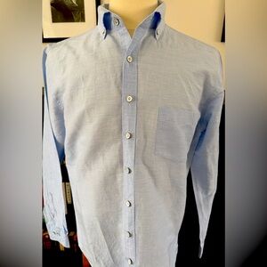 Rodd & Gunn Dress Shirt. Size XL. Light Blue. Excellent Condition.